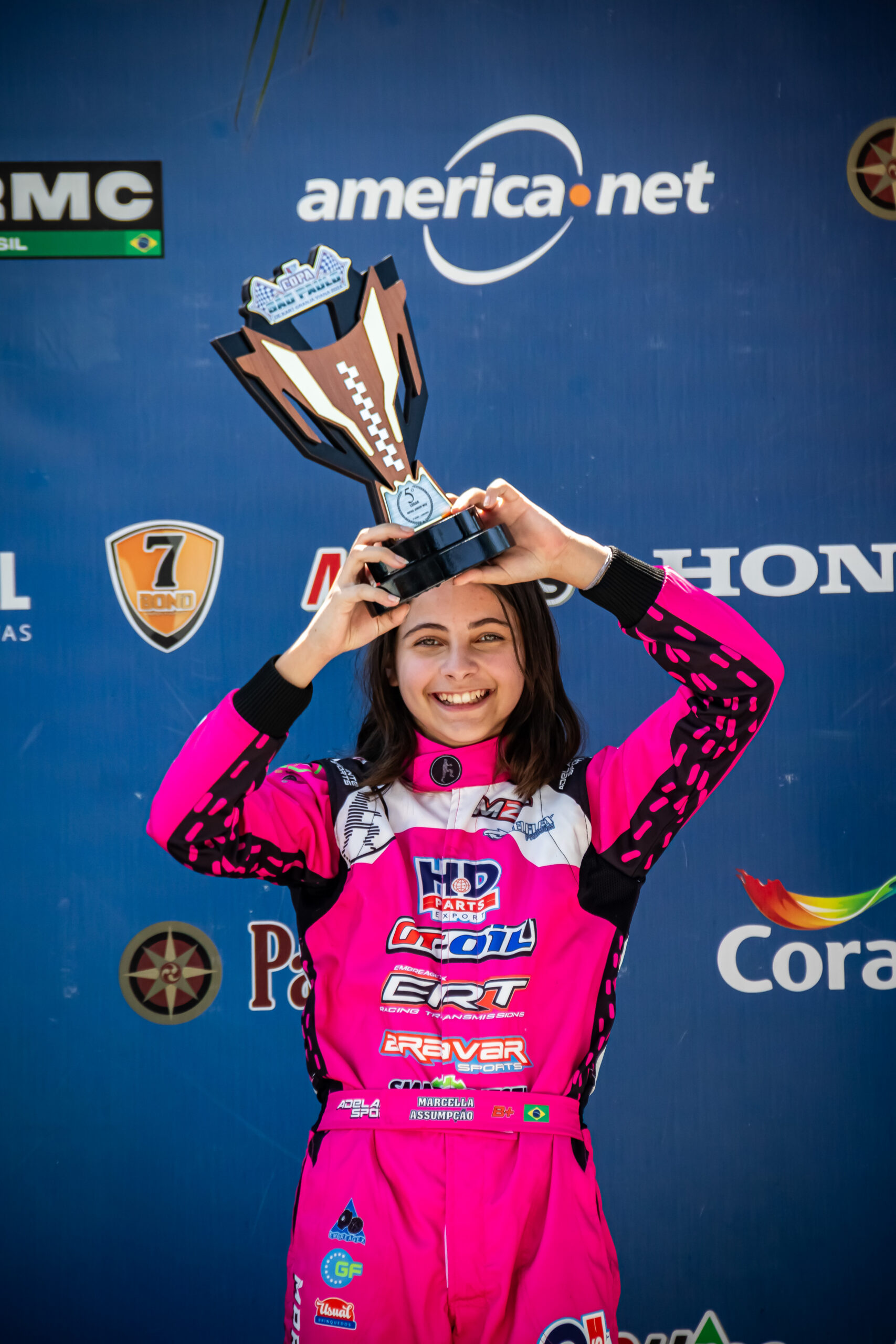 Marcella Assumpção, podium, trophy
