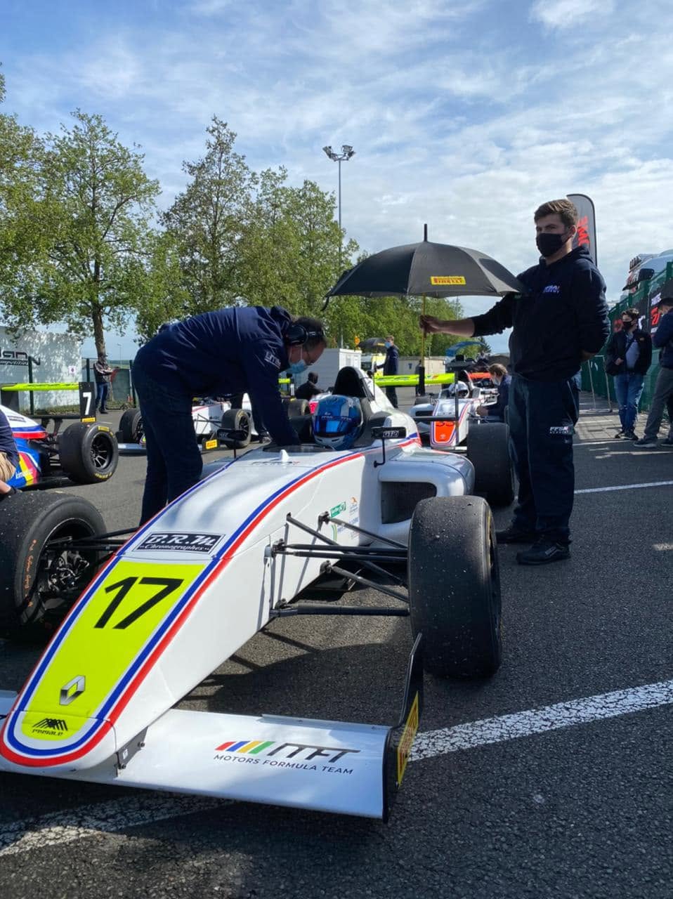 Grid prep, pit lane