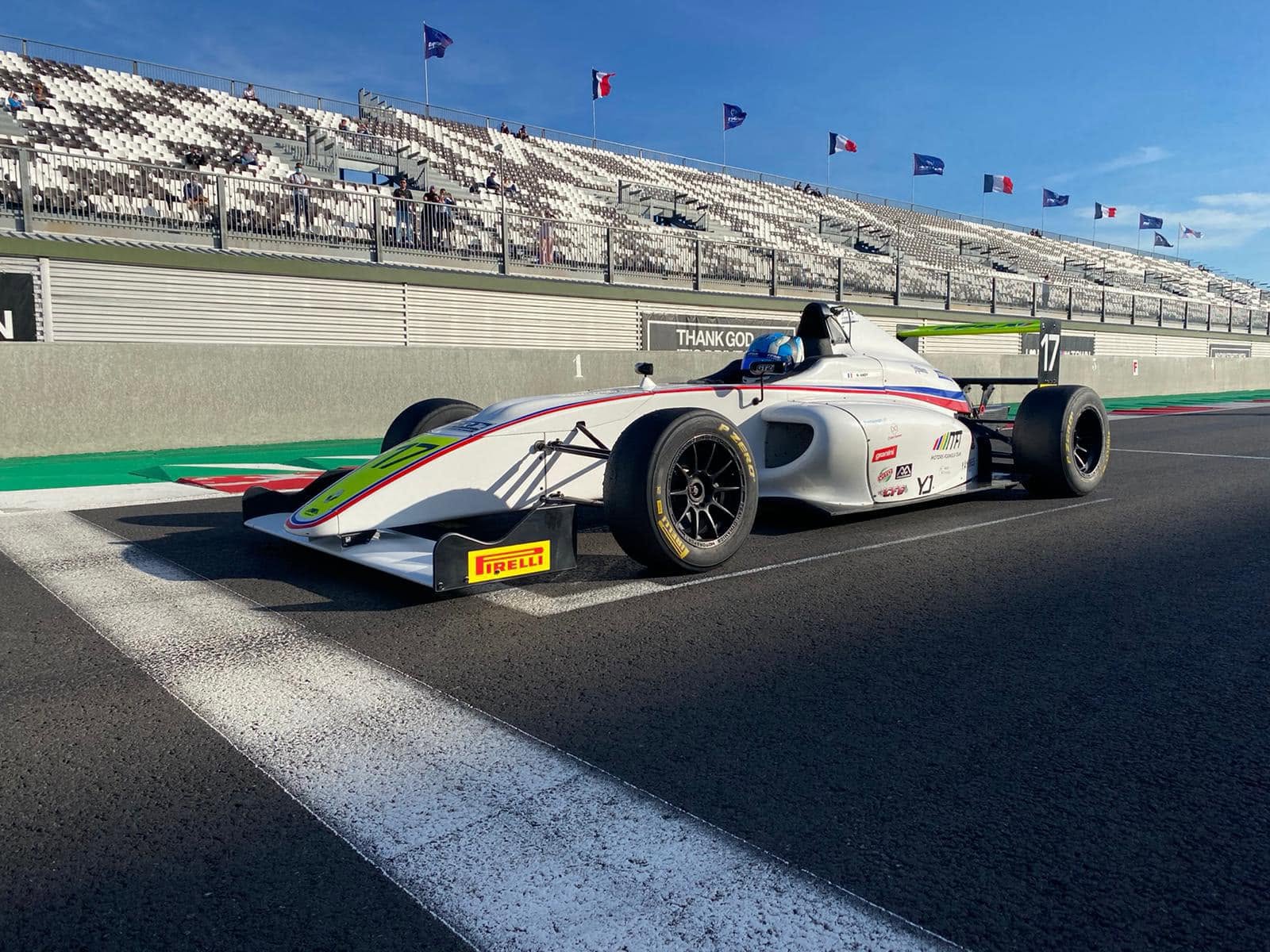 On track, Magny-Cours