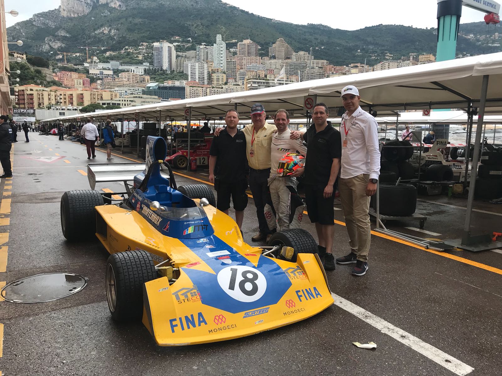 MFT and FP Racing crew, pit lane