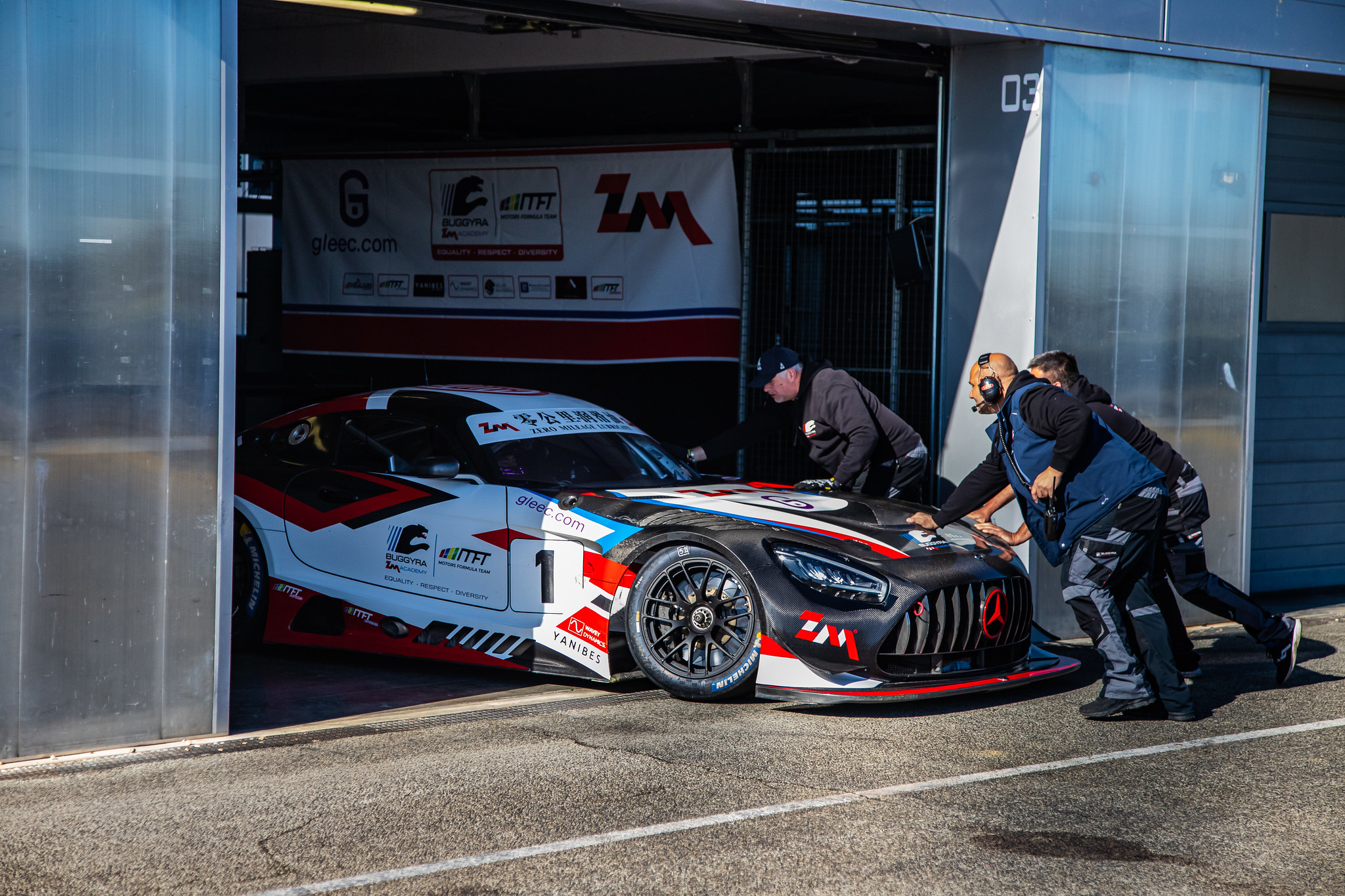 Night session, pit lane